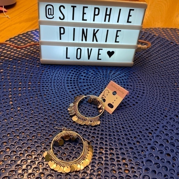 𝅺💫 Dangle Earrings. Lots of movement and sparkle. - Picture 3 of 8